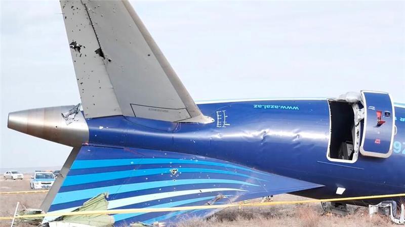 Baku geht von russischem Treffer auf Flugzeug aus Das Wrack der abgestürzten Maschine gibt Rätsel auf.