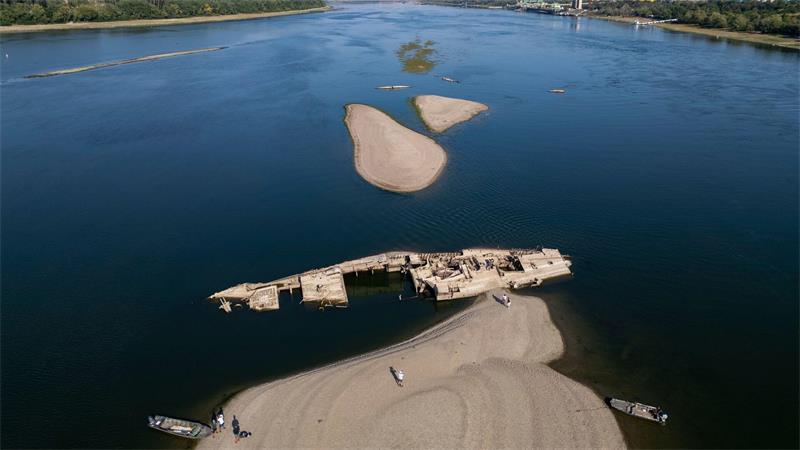 Das Wrack eines deutschen Kriegsschiffs liegt in der Donau.