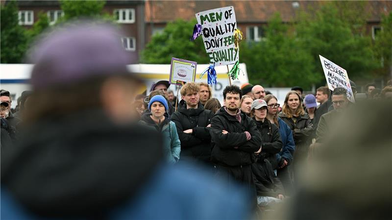 Das Ziel der Aktion sei es, den Männertag inhaltlich neu zu besetzen.