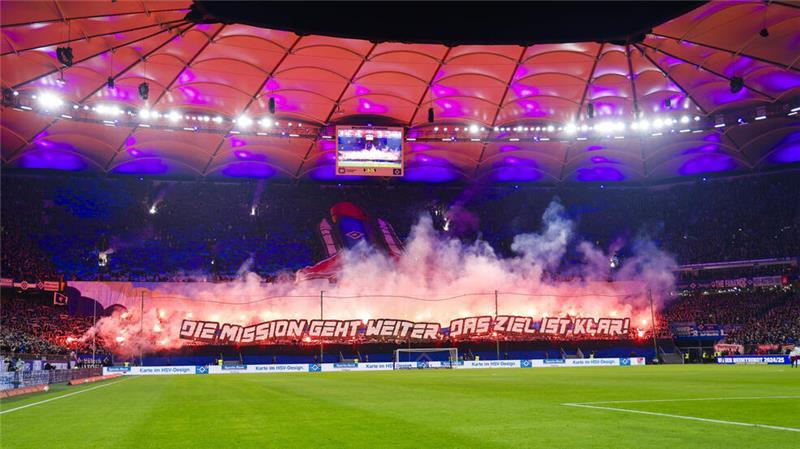 HSV auch ohne Trainer furios – „Horror“ für Polzin Das Ziel der HSV-Fans ist klar: endlich der Aufstieg.