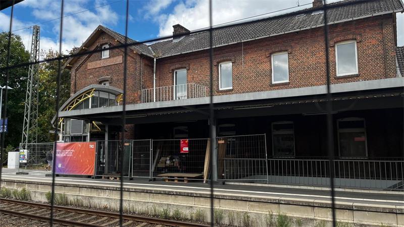 Das alte Bahnhofsgebäude in Buxtehude soll abgerissen und einem Fahrradplatz mit 750 Plätzen weichen.