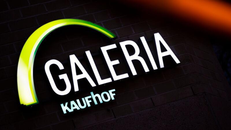 Das alte Logo des Warenhauses Galeria in Bonn.