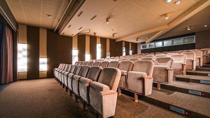 Das alte Theater der US-Army steht heute noch da wie am ersten Tag. Nur die Gäste fehlen.