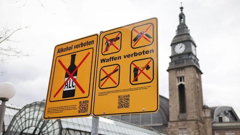 Das am Hauptbahnhof geltende Alkoholverbot ist auf den angrenzenden Stadtteil St. Georg ausgeweitet. (Archivbild)