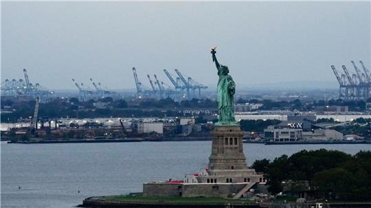 Das berühmte New Yorker Wahrzeichen ist ein Geschenk Frankreichs an die USA. (Archivbild)