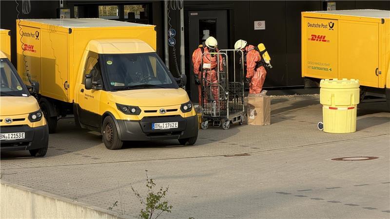 Das betroffene Paket wurde gesichert und in spezielle Fässer umgelagert.
