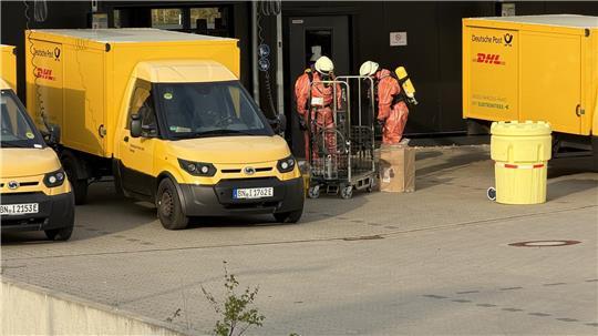 Das betroffene Paket wurde gesichert und in spezielle Fässer umgelagert.