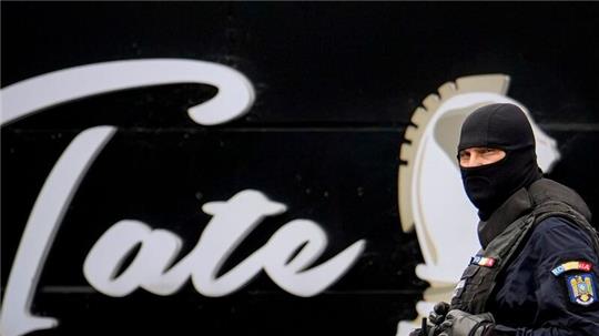 Das britisch-amerikanische Influencer-Bruderpaar Tate wurde in Rumänien erneut festgenommen. 