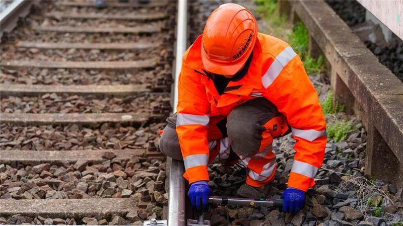 Das bundesweite Schienennetz ist dringend sanierungsbedürftig. (Archivbild)