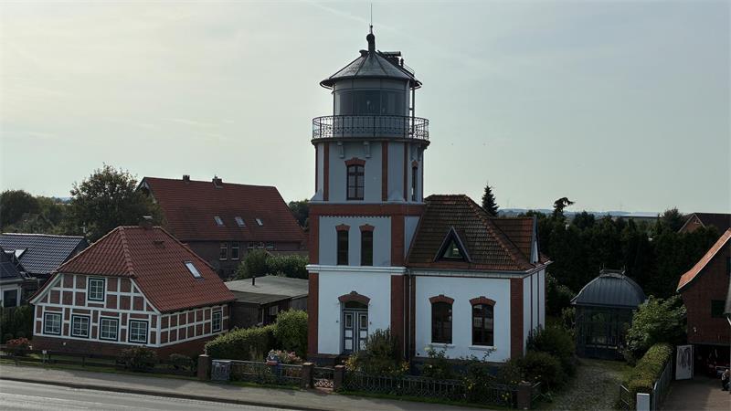 Altes Land: Historischer Leuchtturm in Jork-Lühe steht zum Verkauf Das denkmalgeschützte historische Unterfeuer Mielstack in Jork-Lühe von 1905 steht zum Verkauf.