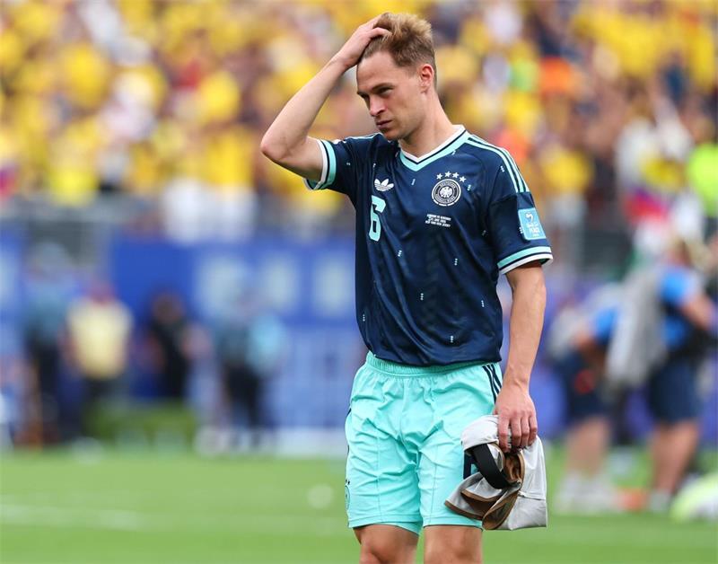 Nachwuchskicker im Kreis Stade bewerten: Die schönsten und hässlichsten WM-Trikots Das deutsche Auswärtstrikot, hier Joshua Kimmich, erinnert viele an einen Schlafanzug.
