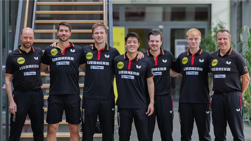 EM-Viertelfinale erreicht: Frauen folgen Männer-Team Das deutsche EM-Team.
