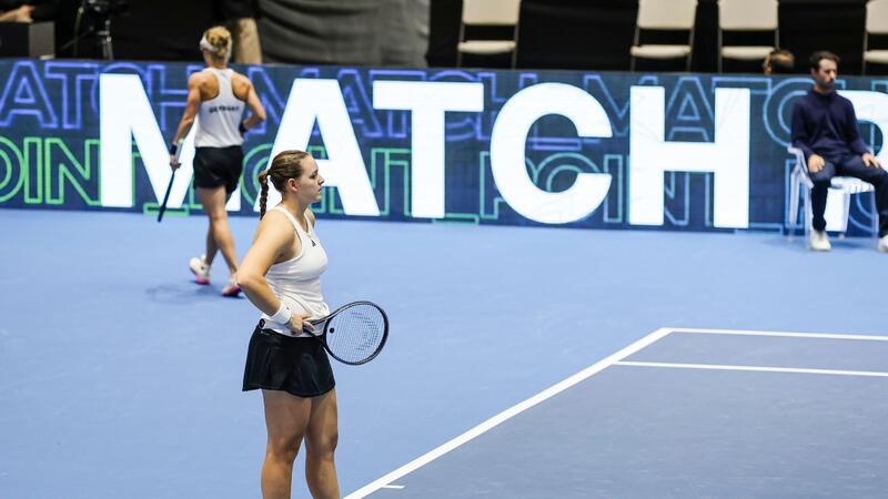 Billie Jean King Cup: Niemeier verliert - Maria gibt auf Das deutsche Team um Jule Niemeier (vorne) und Laura Siegemund musste sich auch Frankreich mit 0:3 geschlagen geben.