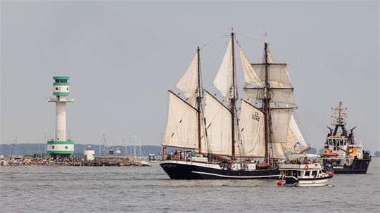 Das deutsche Traditionsschiff „Thor Heyerdahl“ führte die Segelparade an.