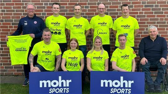 Das diesjährige Laufteam rund um Organisator Udo Feindt (Zweiter von links) sowie Betreuer Thorsten Meyer (links) und Schirmherr Uwe Arndt (rechts).