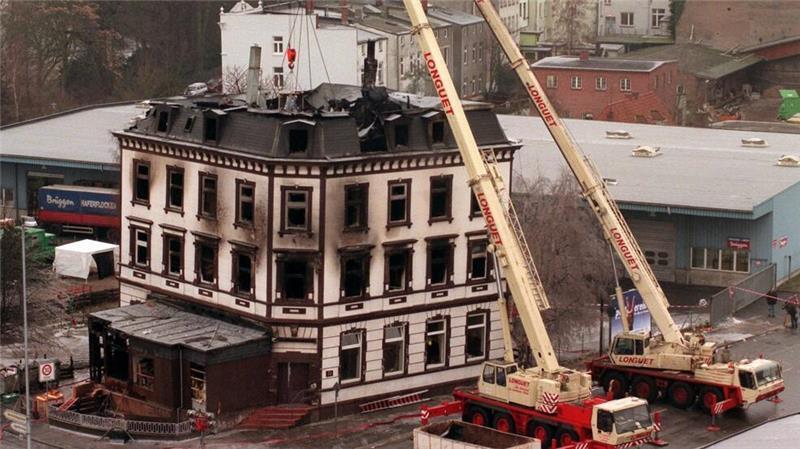 Dokumentation zum Lübecker Brandanschlag von 1996 Das durch Brandstiftung verursachte Feuer in der Flüchtlingsunterkunft in der Hafenstraße in Lübeck jährt sich zum 29. Mal. (Archivfoto)