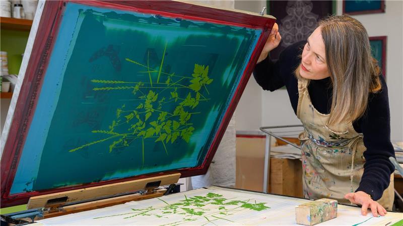 Das eigentliche Bedrucken eines Tuchs benötigt nur wenige Schritte. 