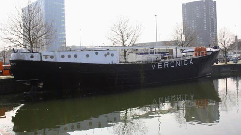 Das einstige Piratensender-Schiff "Veronica" liegt heute im Stadthafen von Antwerpen und wird als Café genutzt.