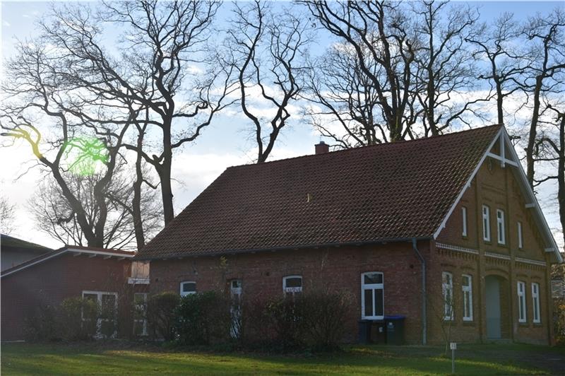 Fredenbecker Vereine ziehen im „Metas Huus“ ein Das einstige Wohnhaus auf dem Hof Holst mitten in Fredenbeck ist um einen Anbau (links) erweitert und für die Vereine umgebaut worden.