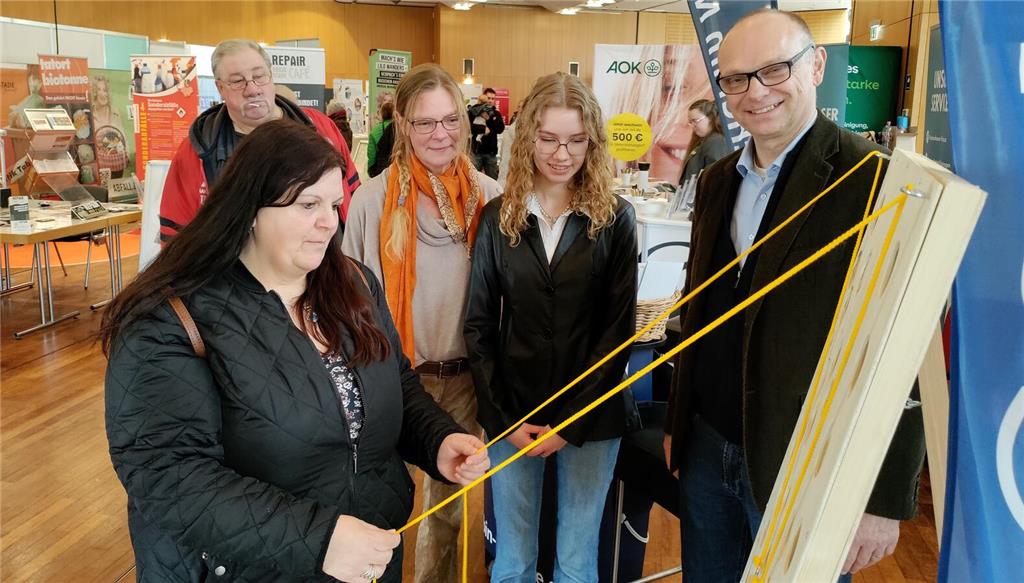 Das ergotherapeutische Spiel am Stand von Bethel im Norden ist ein Publikumsmagn...