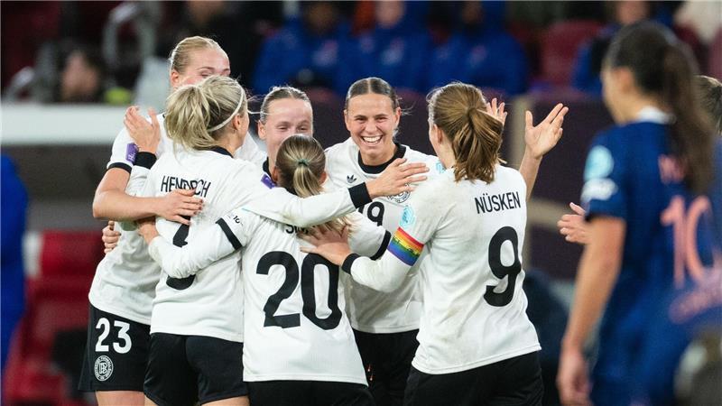 Klara Bühl erlöst DFB-Frauen: 1:0 gegen Frankreich Das erlösende Tor für Deutschland: Torschützin Klara Bühl jubelt mit ihren Kolleginnen.