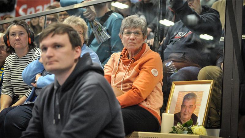 Das erste BSV-Heimspiel nach seinem Tod: Familie und Lebensgefährtin Birgit Nath (Foto) erinnern an Detlef Eggers.