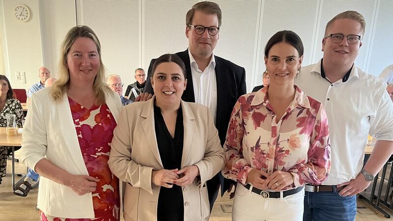 Das erste gemeinsame Foto aller Bewerber, die für die CDU im Bundestagswahlkampf 2025 antreten wollen: Birgit Butter, Sabrina Klapper, Alexander Krause, Vanessa Zobel und Nico Burfeind (von links).