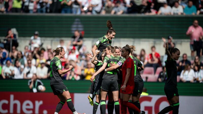 „Sehr stolz“: Wolfsburg feiert zehnten Pokaltitel in Serie Das frühe 1:0 durch Jule Brand brachte den VfL Wolfsburg auf die Siegerstraße.