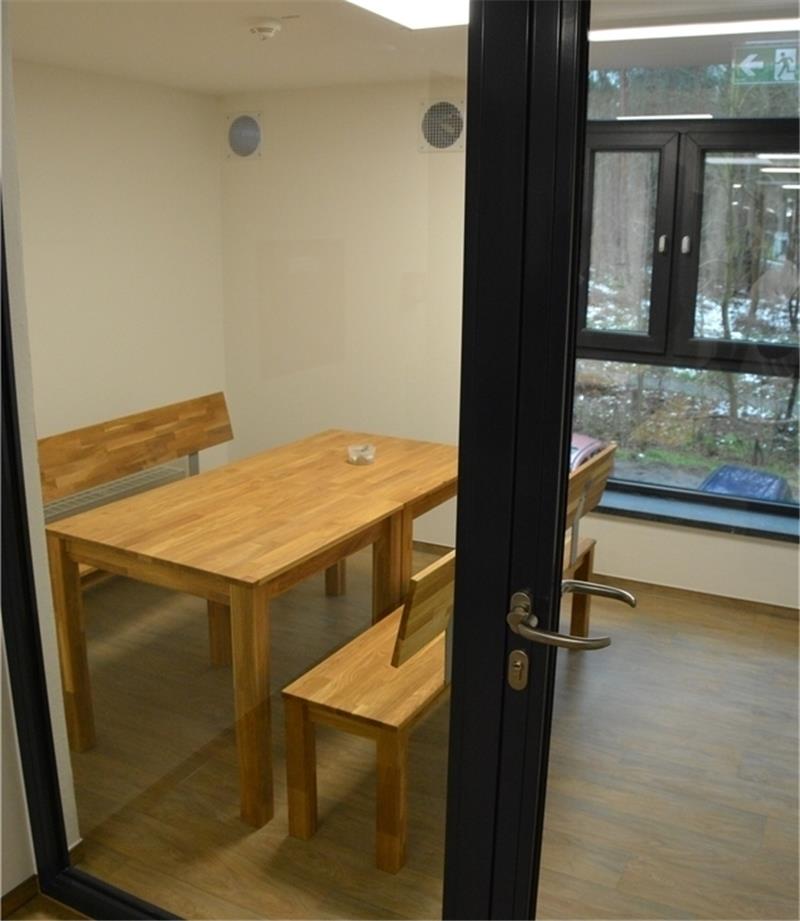 Das gibt es nur in der Psychiatrie: ein Raucherraum .