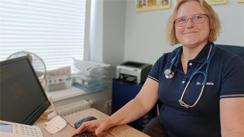 Ärztin in Sorge: Bald Hausarzt-Krise in Fredenbeck? "Das hat jeder verdient": Für ihre Patientin möchte sich Dr. Sylvia Metz Zeit nehmen.