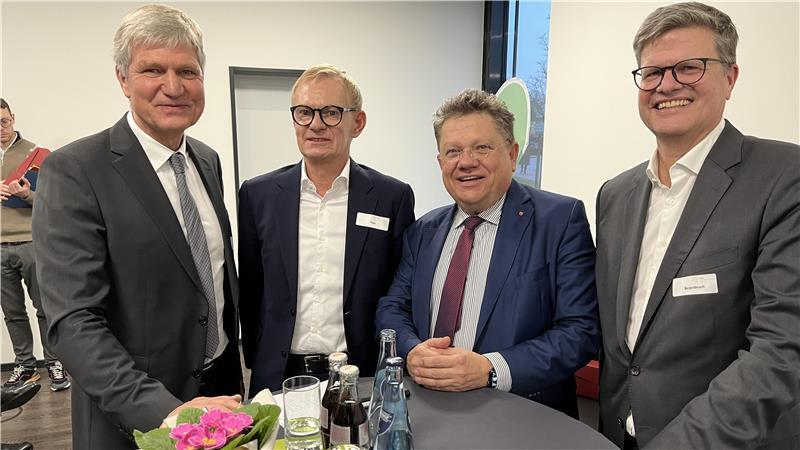 Das hochkarätig besetzte Forum (von links): Ärztesprecher Dr. Stephan Brune, Dr. Jürgen Peter, Vorstandsvorsitzender der AOK Niedersachsen, Gesundheitsminister Dr. Andreas Philippi (SPD) und KVN-Chef Mark Barjenbruch.
