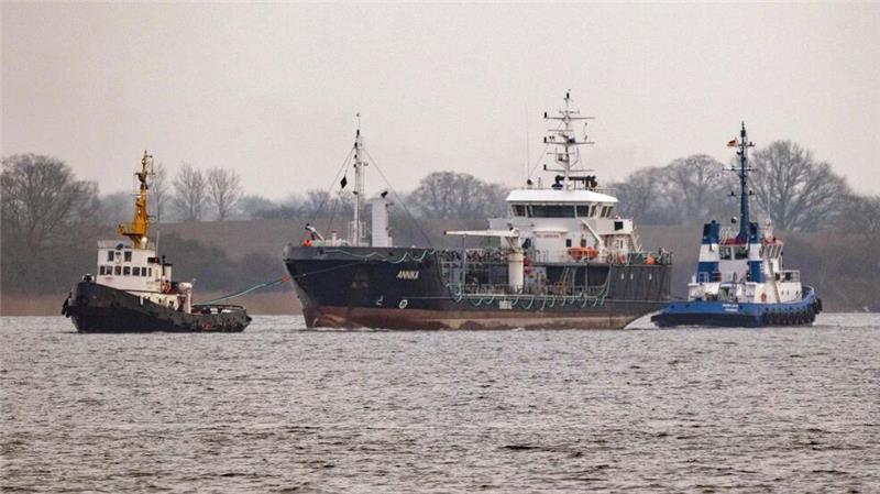 Tankschiff „Annika“ nach Brand zur Renovierung in Stralsund Das im Oktober auf der Ostsee unweit von Rostock in Brand geratene Öltankschiff „Annika“ muss umfangreich renoviert werden.