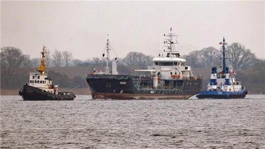 Das im Oktober auf der Ostsee unweit von Rostock in Brand geratene Öltankschiff „Annika“ muss umfangreich renoviert werden. 
