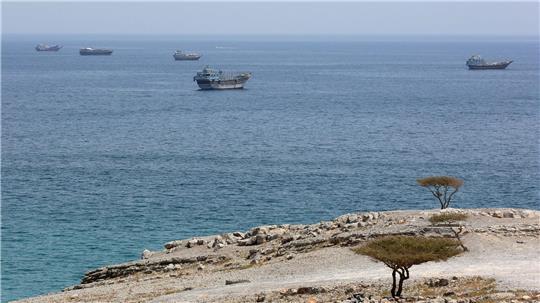 Das iranische zentrale iranische Militärkommando nannte die Kämpfe im Südlibanon sowie Israels Weigerung, sich aus der Region zurückzuziehen, als Gründe für die Schließung der Straße von Hormus. 
