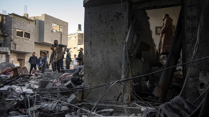 Helfer machtlos angesichts „humanitärer Katastrophe“ in Gaza Das israelische Militär griff seit Beginn des Krieges nach eigenen Angaben schon mehr als 22.000 Ziele an.