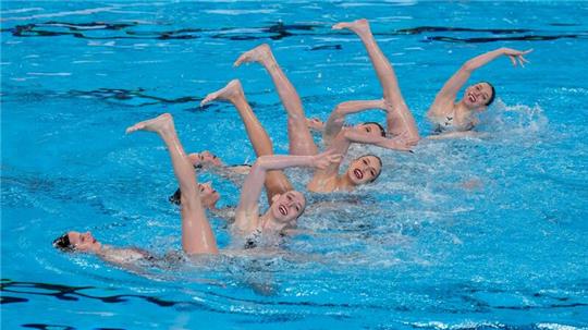 Das israelische Team der Synchronschwimmerinnen in Aktion.