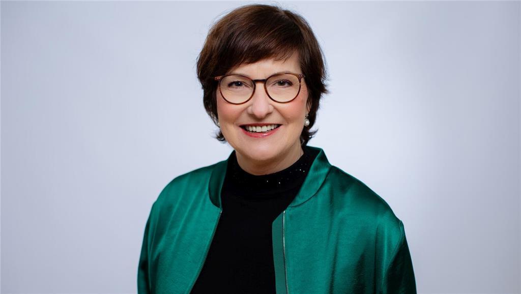 "Das ist Emily Vogel, sportlich in Buxtehude groß geworden, die mit Leidenschaft...