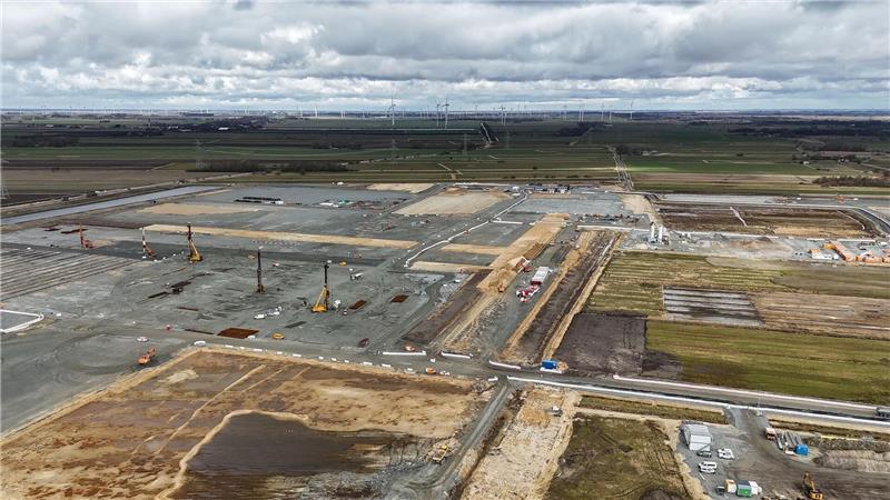 Ökonom Schularick zu Batterieproduktion: „Zug abgefahren“ Das ist die Baustelle der geplanten Batteriefabrik. (Archivbild)