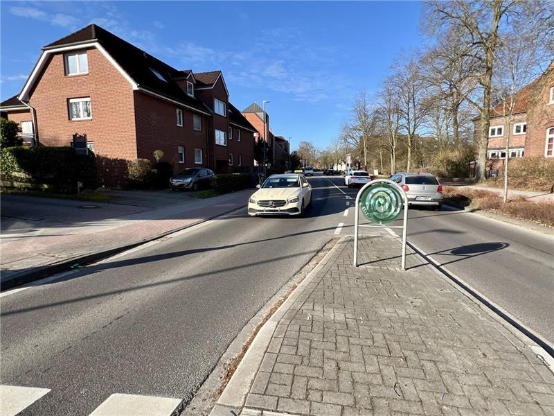 Das ist die Perspektive von Erwachsenen, wenn sie den Kreisverkehr an der Grundschule Campe in Stade überqueren.