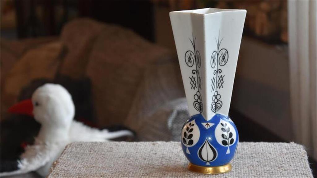 Das ist die hässliche Vase, die in Lothar Scholz die Liebe zum Zevener Porzellan...