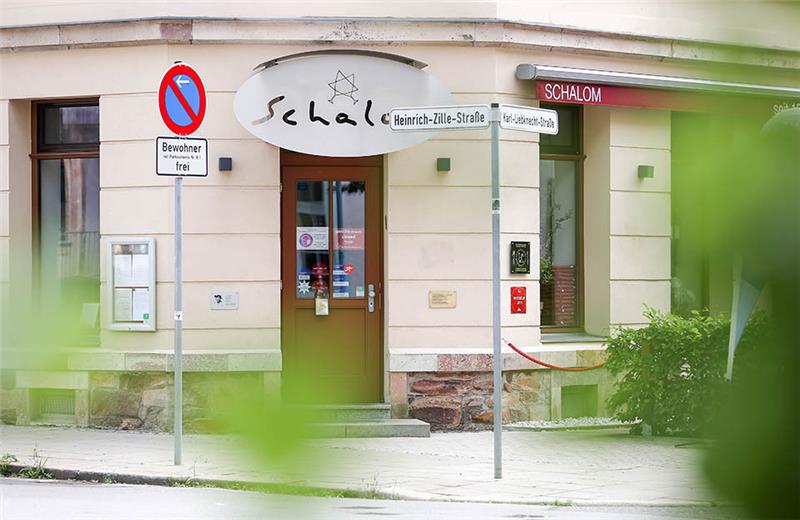 Das jüdische Restaurant «Schalom» in Chemnitz. Foto: Jan Woitas/dpa-Zentralbild/dpa