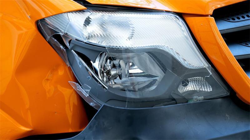 Das kann teuer werden: Auch die Reparatur vergleichsweise harmlos aussehender Schäden am Auto kann viele tausend Euro kosten. Die Allianz will durchsetzen, dass mehr Reparaturen mit gebrauchten Teilen erlaubt werden. (Symbolbild)