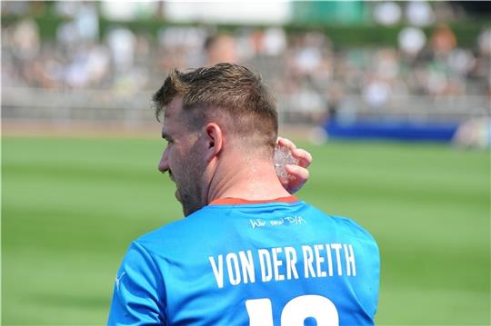 Das könnte eine heiße Saison für D/A werden: Mannschaftskapitän Nico von der Reith kühlt sich schon mal ab. Foto: Berlin