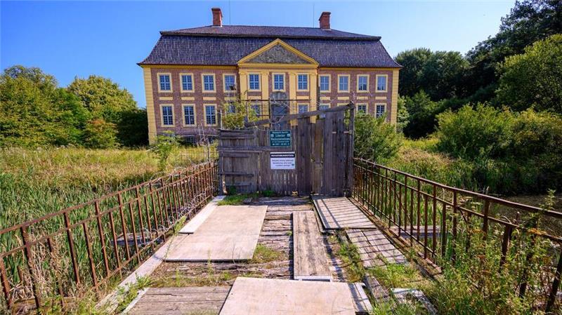 Wohl Brandstiftung beim „Das weiße Band“-Filmschloss Das kulturgeschichtlich bedeutende Schloss Johannstorf im nordwestmecklenburgischen Dassow ist abgebrannt. (Archivbild)
