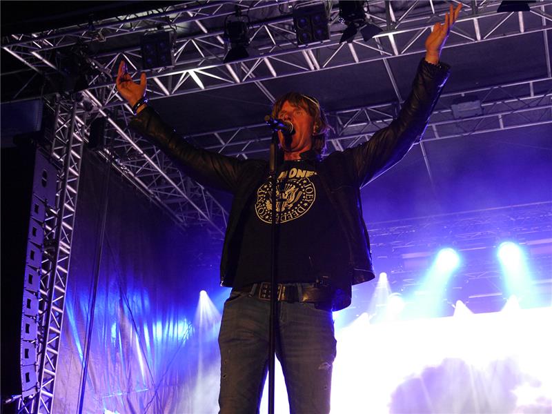 Ein Jahr TAGEBLATT+: Die besten Geschichten zum Nachlesen Das lange Warten auf Mickie Krause beim Elbstrandfestival hatte sich gelohnt.