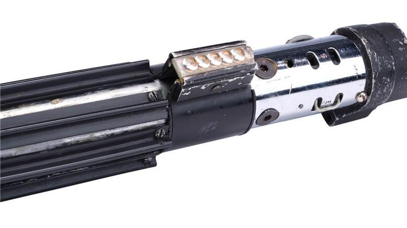 Das legendäre Lichtschwert von „Star Wars“-Bösewicht Darth Vader wird im September in Los Angeles versteigert. 