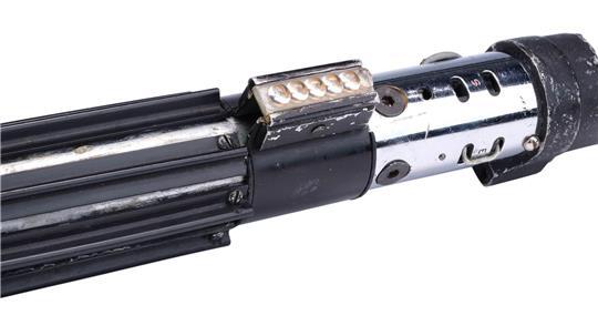 Das legendäre Lichtschwert von „Star Wars“-Bösewicht Darth Vader wird im September in Los Angeles versteigert. 