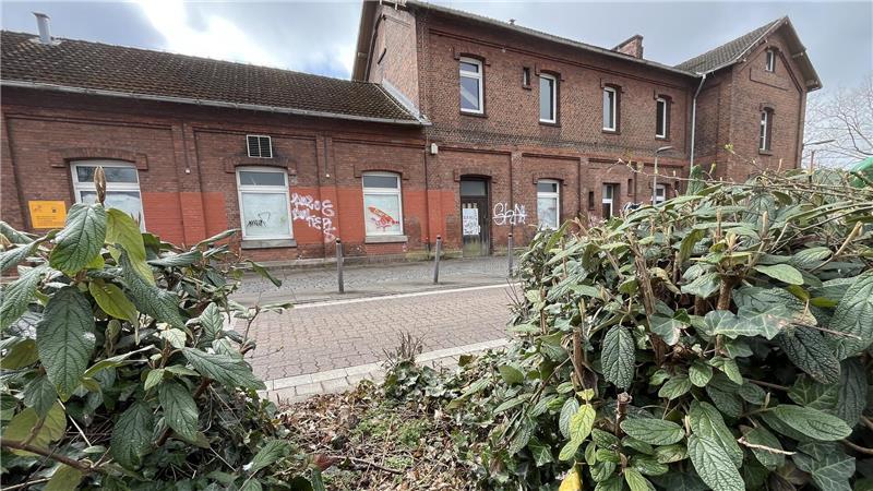 Zukunft des Buxtehuder Bahnhofs: Finanzierung, Design und Zeitplan Das marode Buxtehuder Bahnhofsgebäude soll abgerissen werden.