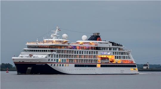 Das moderne Kreuzfahrtschiff „Hanseatic Spirit“ legt Sonnabend in Hamburg ab. Das Motto der Reise lautet „Butter bei die Fische“. Foto: Löffler