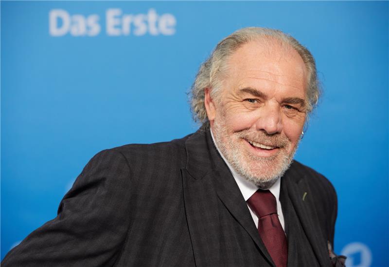 „Das muss was mit Liebe zu tun haben“: Der Schweizer Schauspieler Christian Kohlund ist in dritter Ehe schon seit mehr als 30 Jahren mit der ehemaligen Schlagersängerin Elke Best verheiratet. Foto: Georg Wendt/dpa